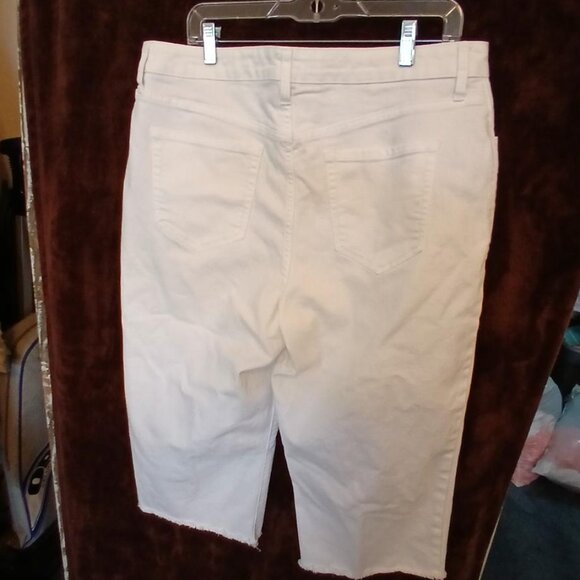 Old Navy white jean capri size 16 - Picture 4 of 8